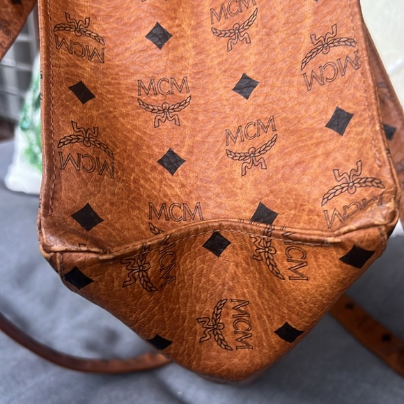Authentic MCM Large bag Like New! - Picture 7 of 14